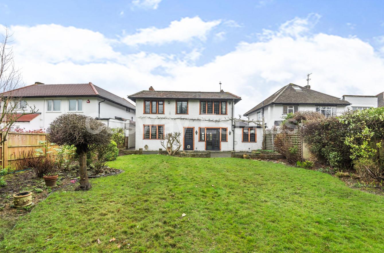 Property in Elmgate Gardens, Edgware, HA8 9RU
