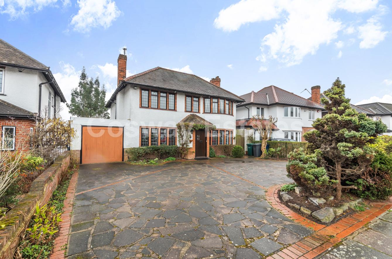 Property in Elmgate Gardens, Edgware, HA8 9RU