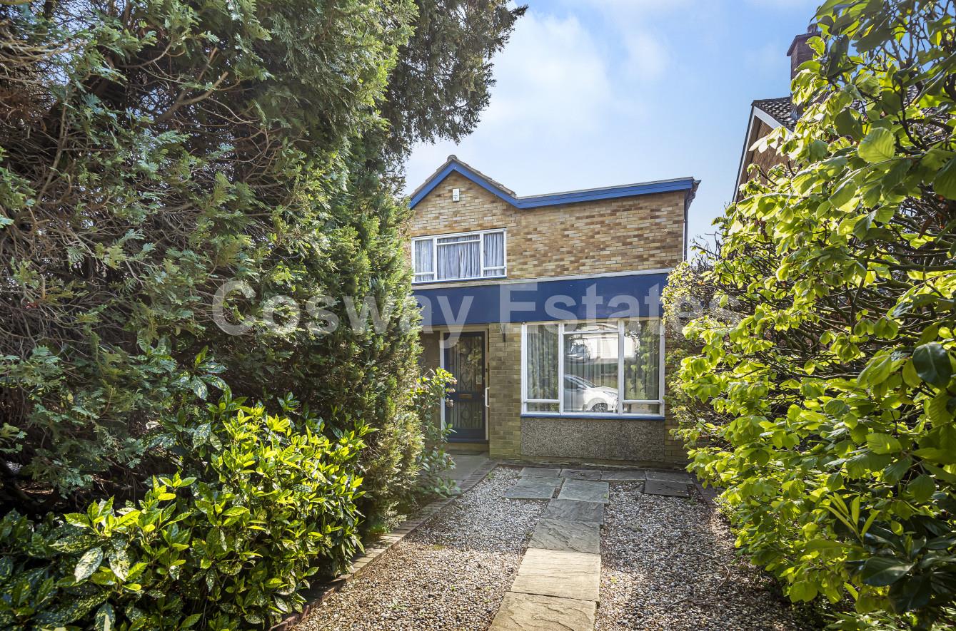 Property in Tretawn Park, Mill Hill, NW7 4PS