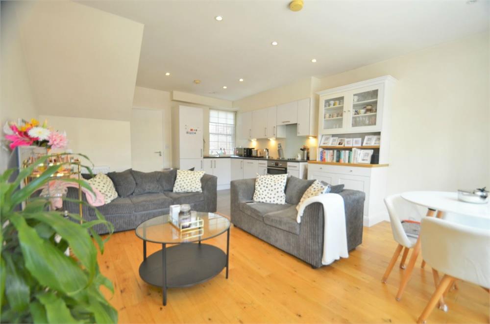 The Broadway, Mill Hill