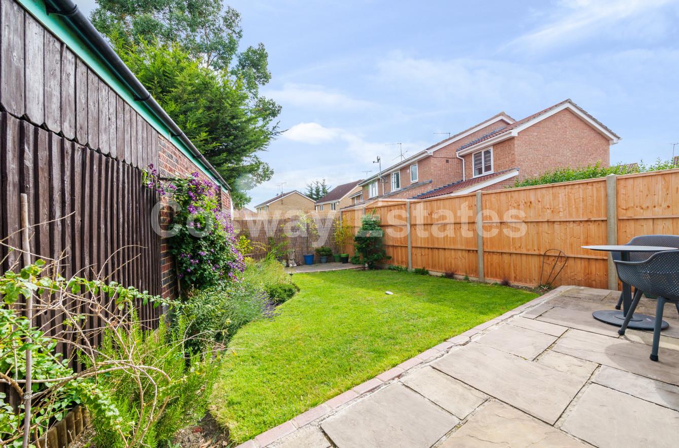 Property in Longfield Avenue, Mill Hill, London, NW7 2EH