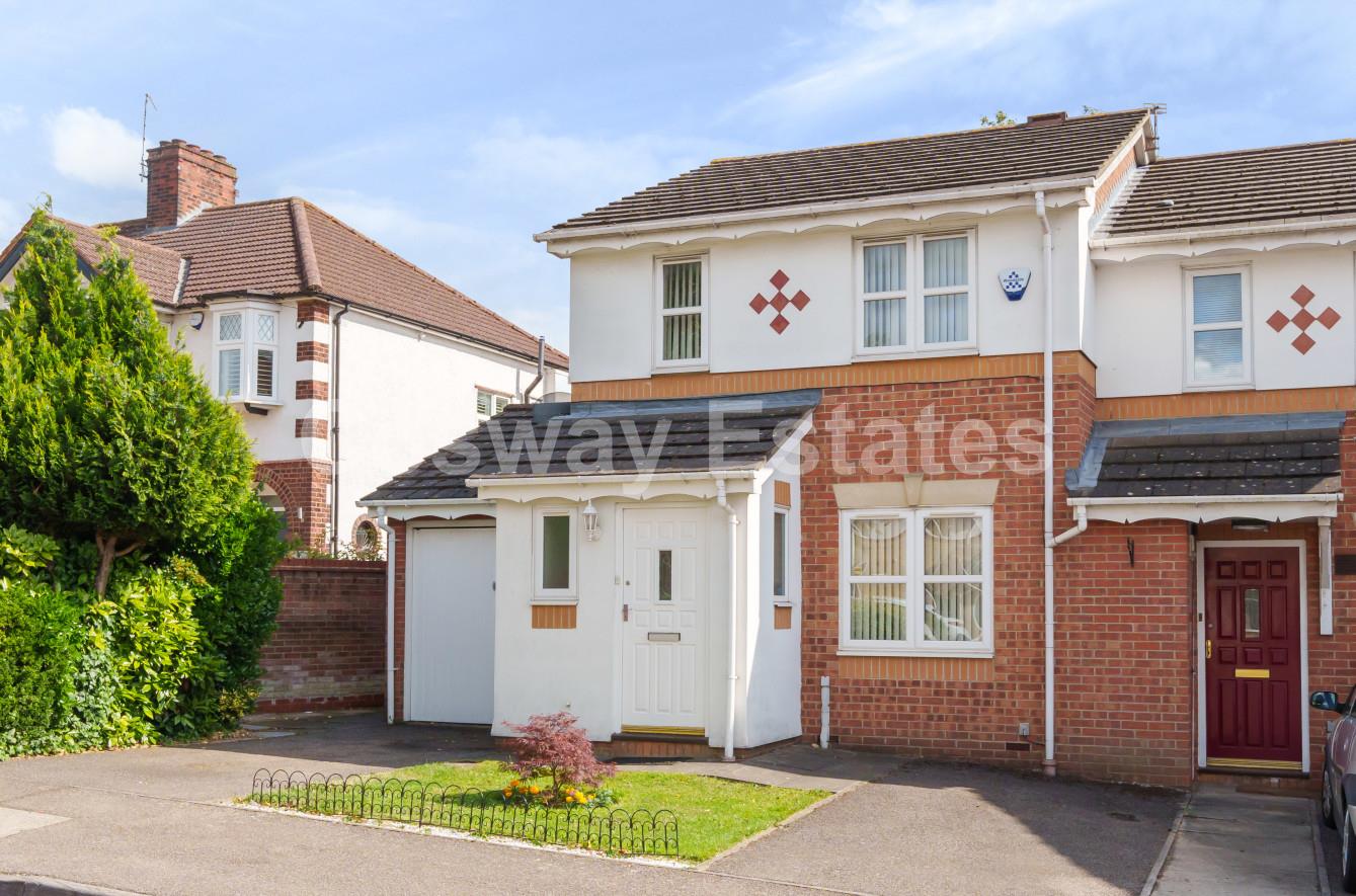 Property in Longfield Avenue, Mill Hill, London, NW7 2EH