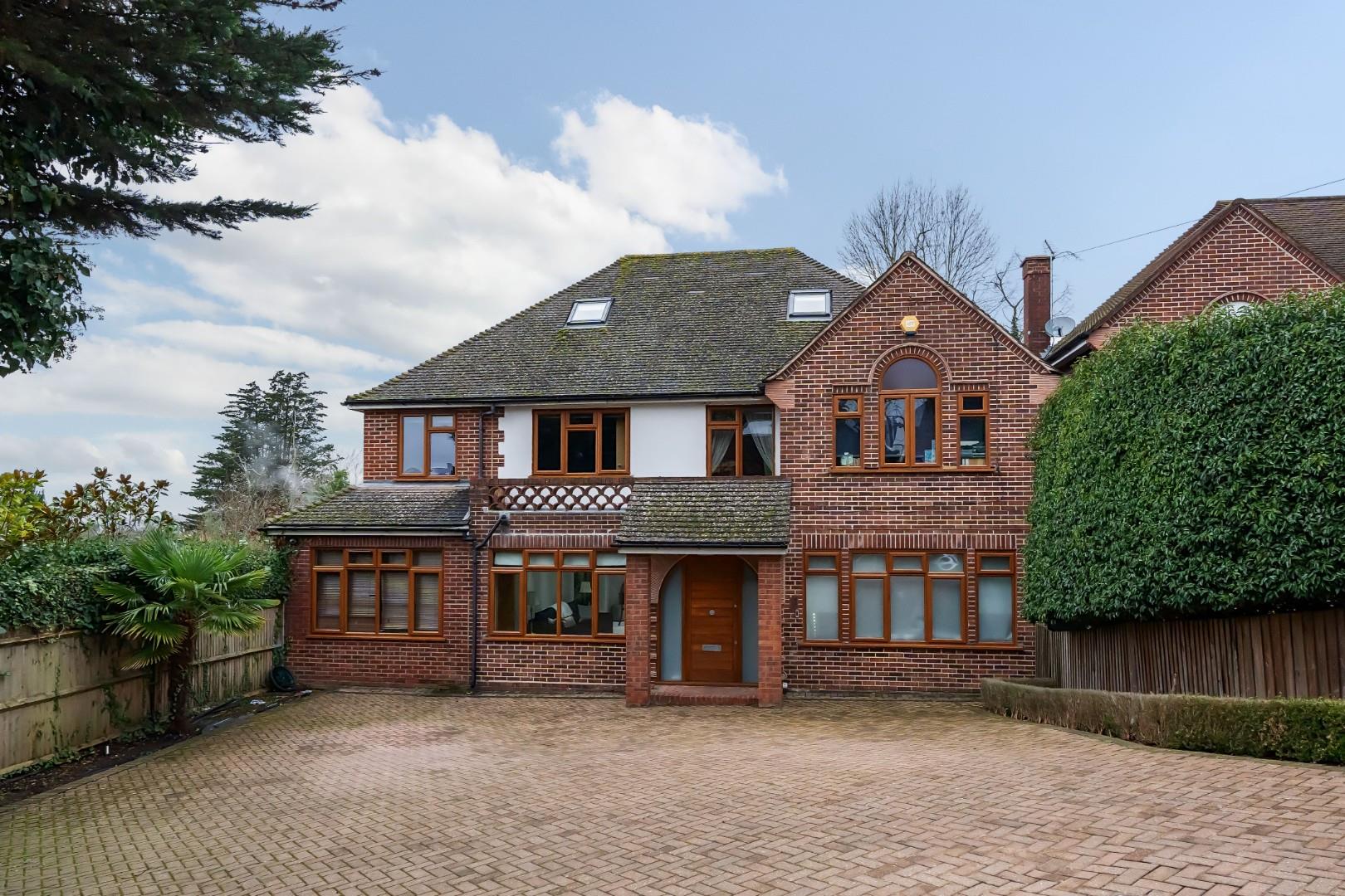 Property in Austell Gardens, Mill Hill, NW7 4NS