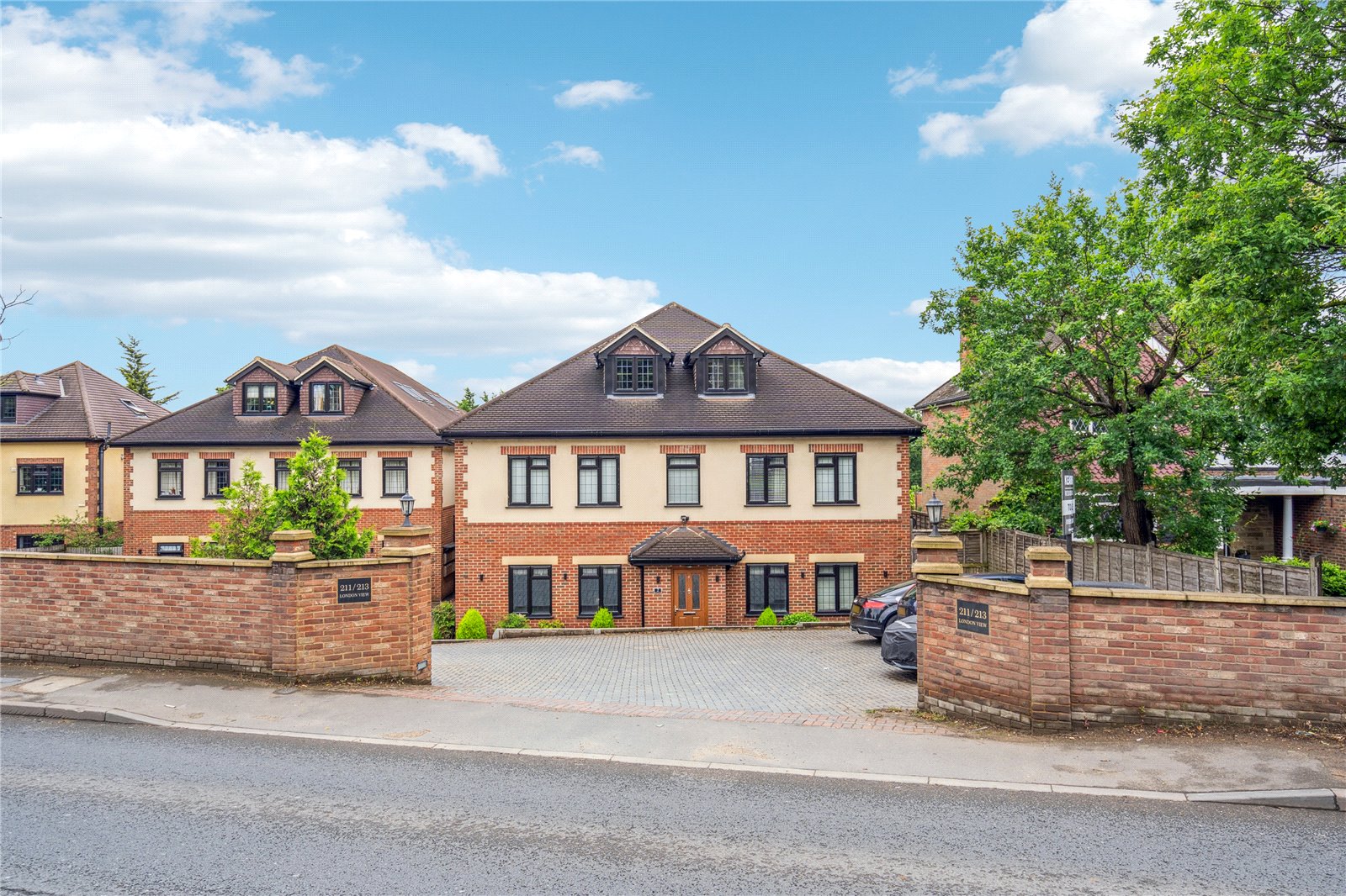 Flat , London View, Uxbridge, London, UB10