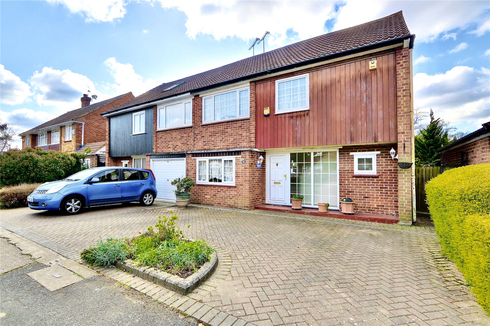 Property in Edinburgh Drive, Ickenham, UB10 8QY