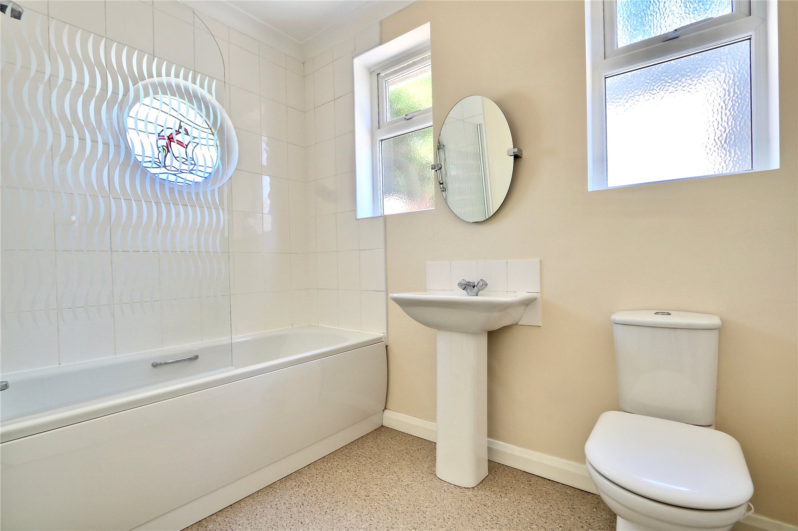 Property in Jubilee Drive, Ruislip, HA4 0PQ