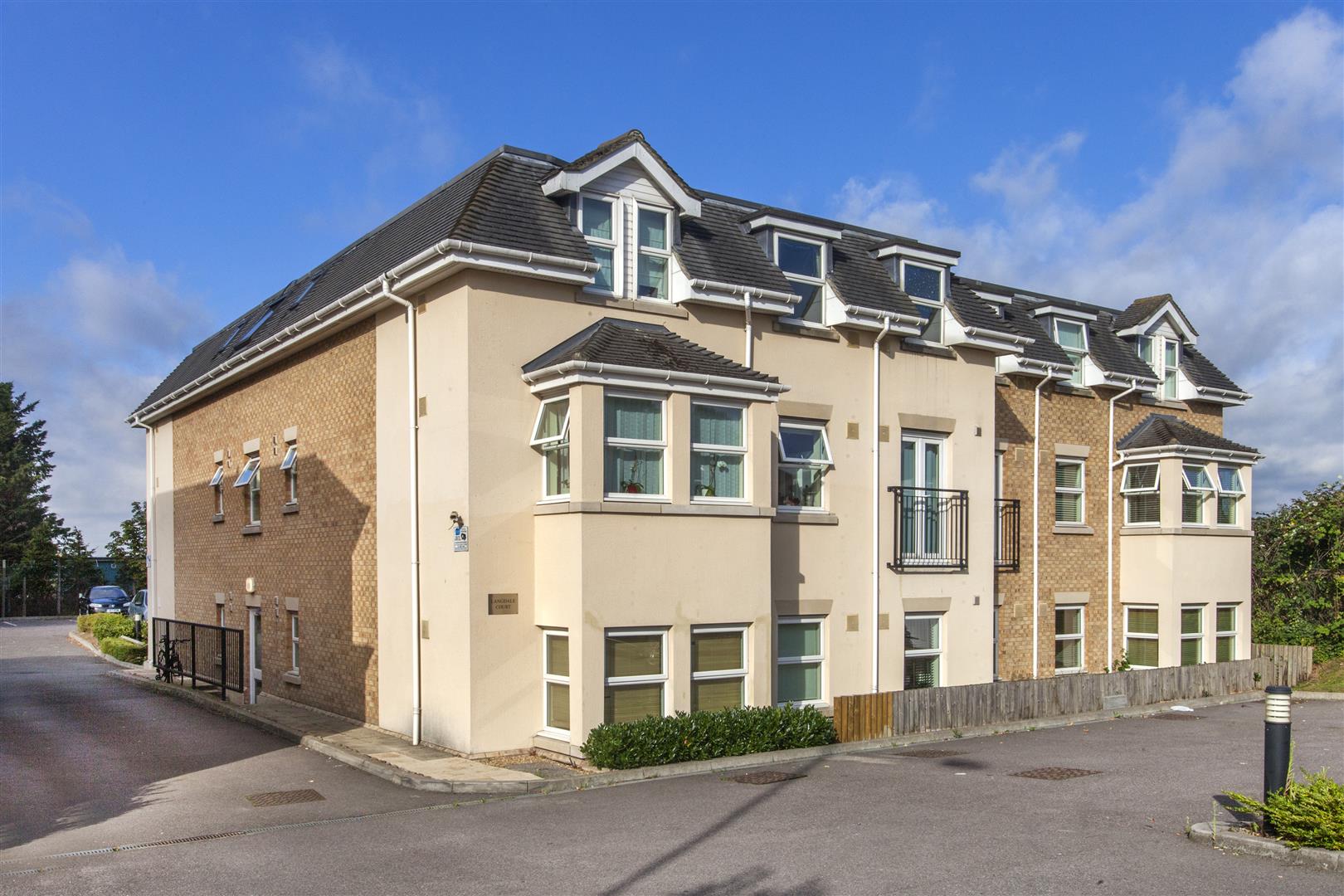 Property in West End Road, Ruislip, Greater London, HA4 6QL