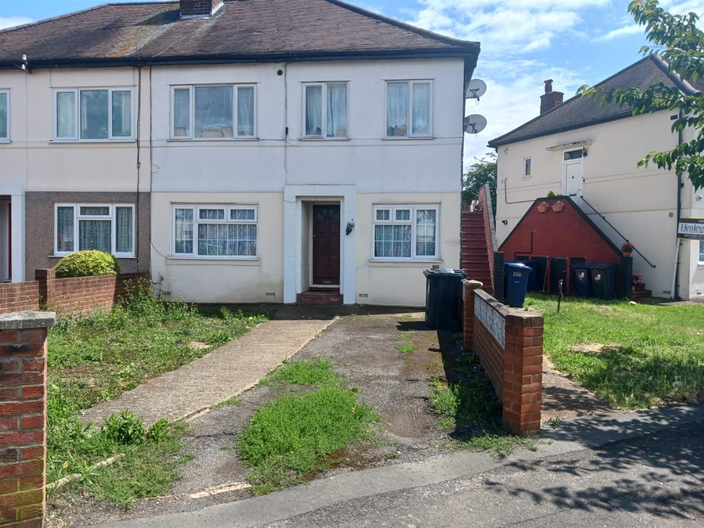 Property in Greenway Gardens, Greenford, UB6 9TU