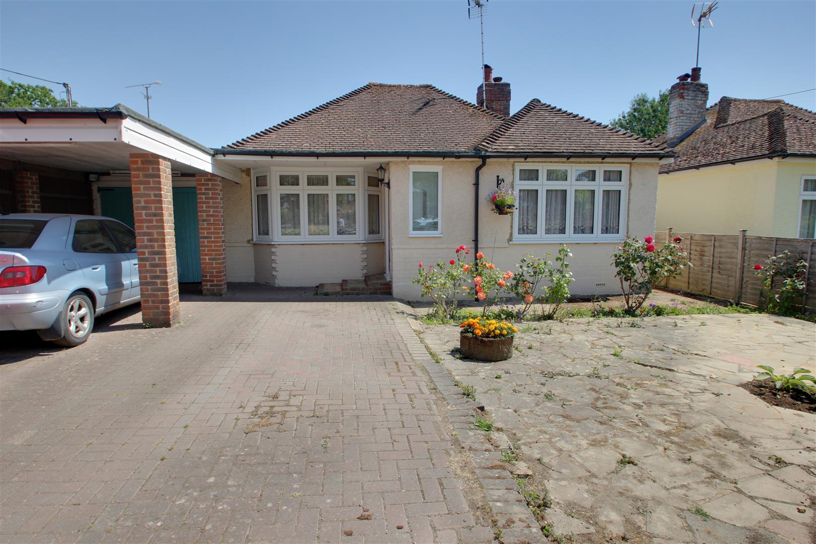 Property in Worthing Road, Southwater, Horsham, West Sussex, RH13 9HA