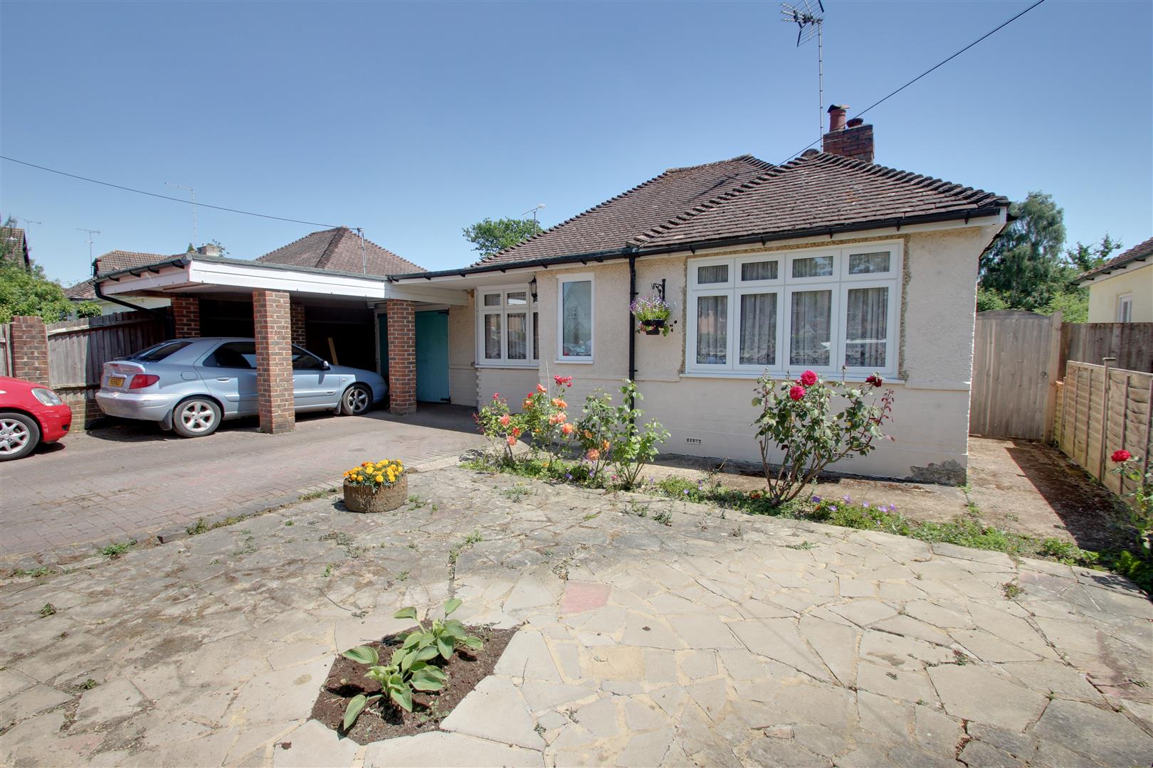 Property in Worthing Road, Southwater, Horsham, West Sussex, RH13 9HA