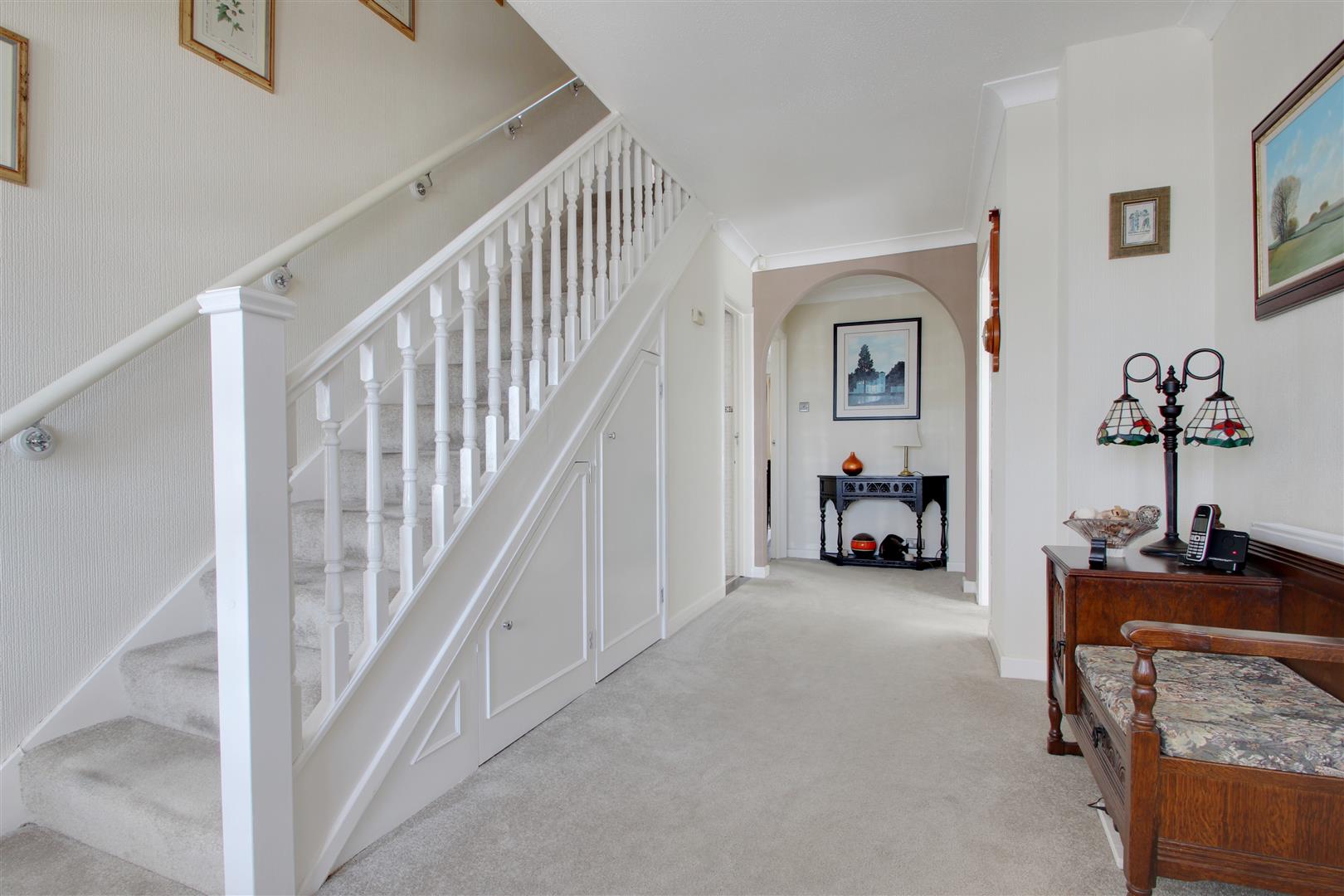 Property in Marine Crescent, GoringBySea, Worthing, West Sussex, BN12 4JH Property in Marine Crescent, GoringBySea, Worthing, West Sussex, BN12 4JH