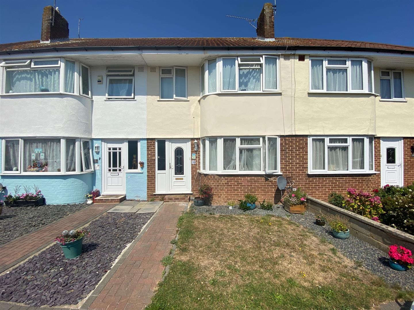 Property in Ardingly Drive, GoringBySea, Worthing, West Sussex, BN12 4TR