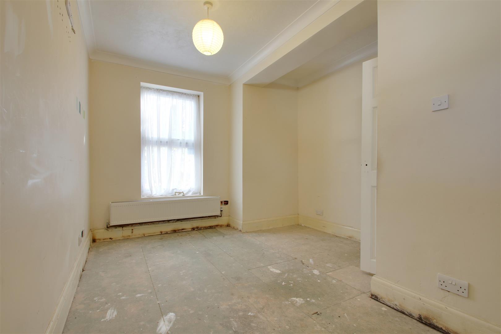Property in Elm Grove, Worthing, West Sussex, BN11 5LJ