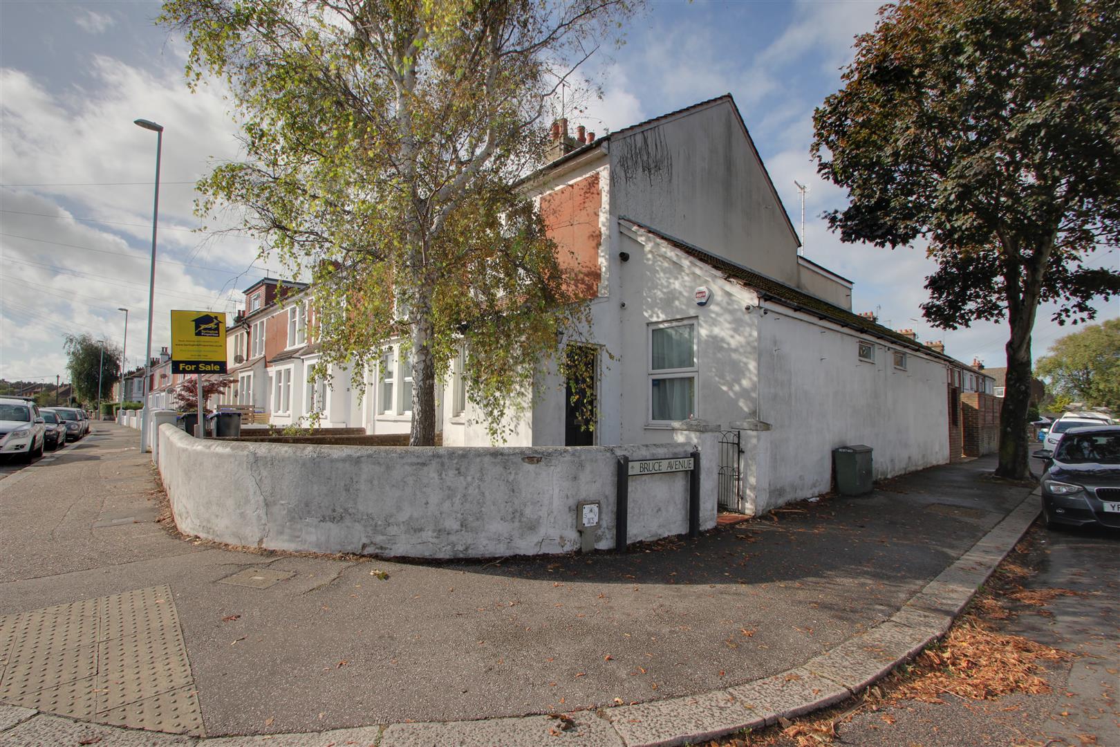 Property in Elm Grove, Worthing, West Sussex, BN11 5LJ