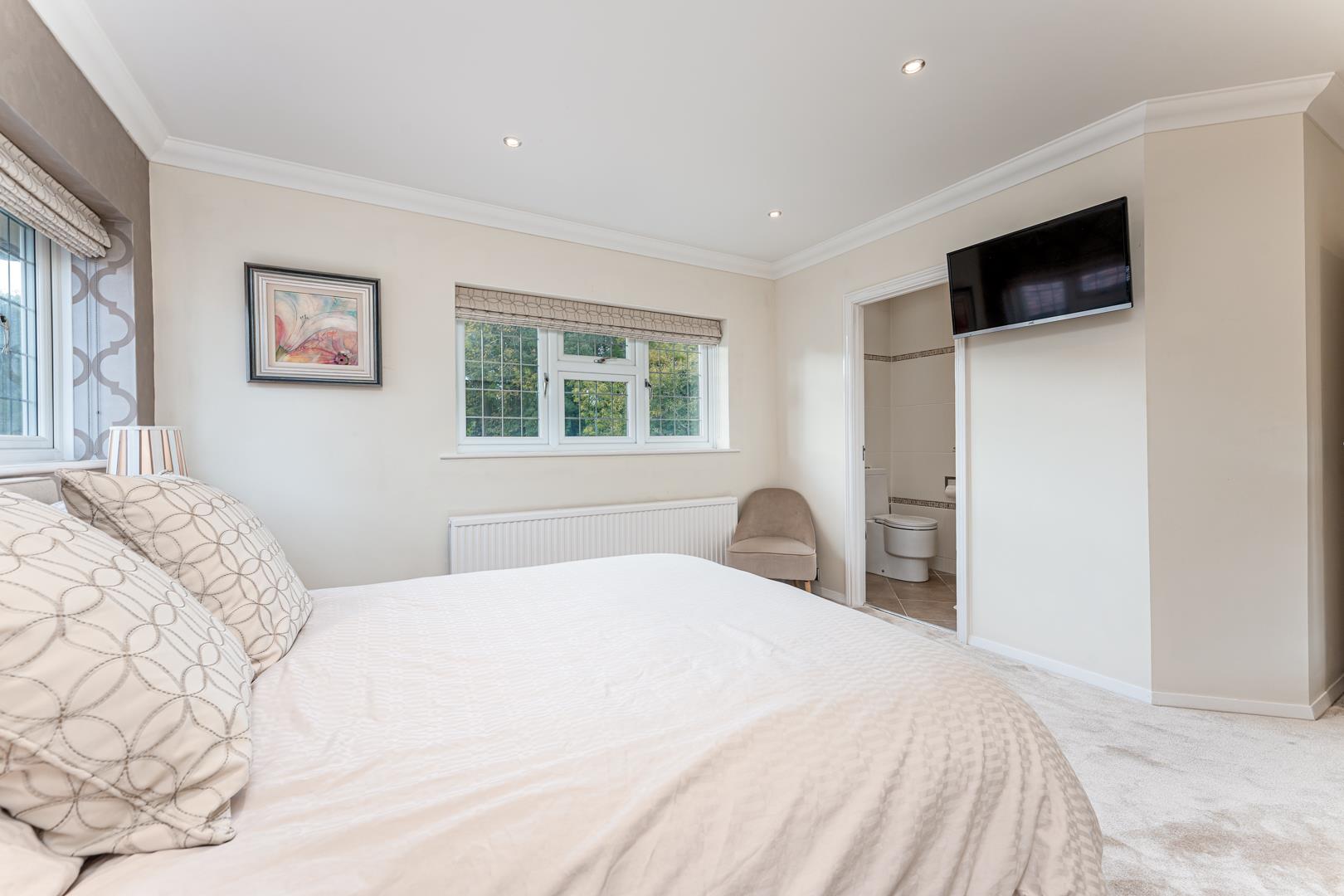 Property in First Avenue, Worthing, West Sussex, BN14 9NP