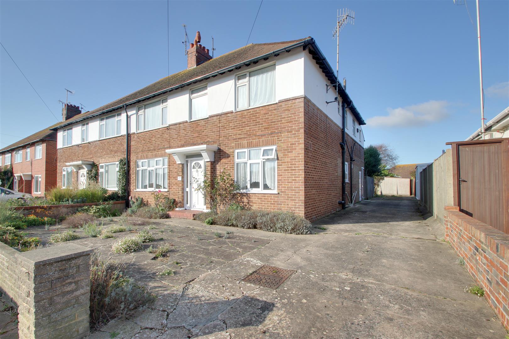 Property in Seafield Avenue, GoringBySea, Worthing, West Sussex, BN12 4NJ