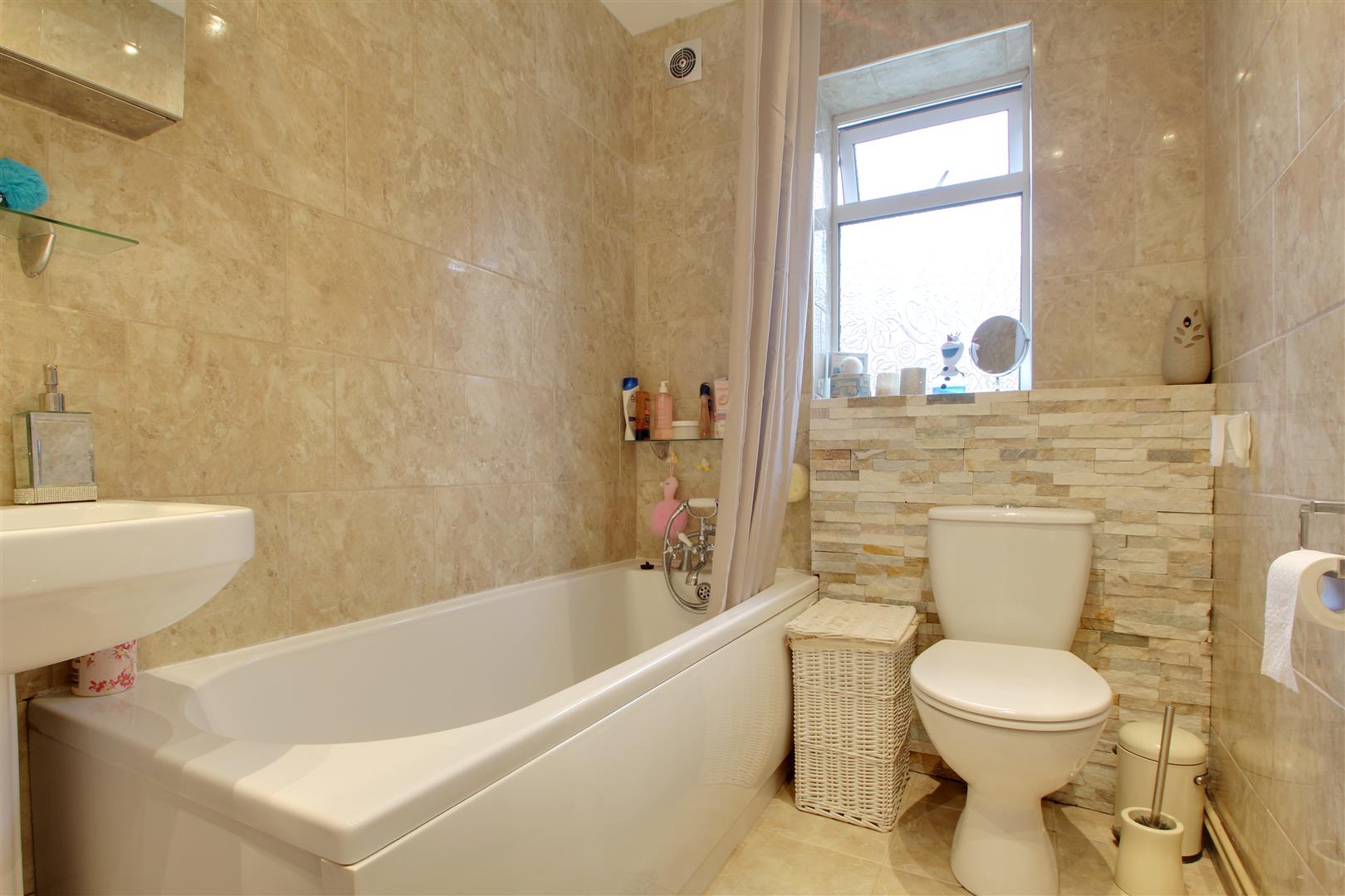 Property in Stone Lane, Worthing, West Sussex, BN13 2BG