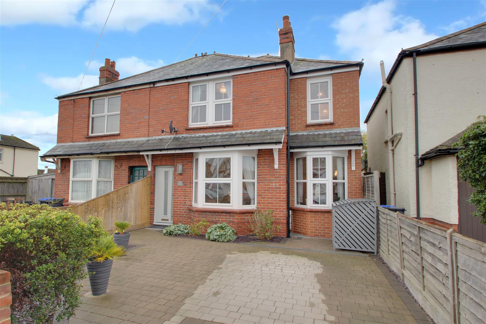 Property in St. Thomas's Road, Worthing, West Sussex, BN14 7JN
