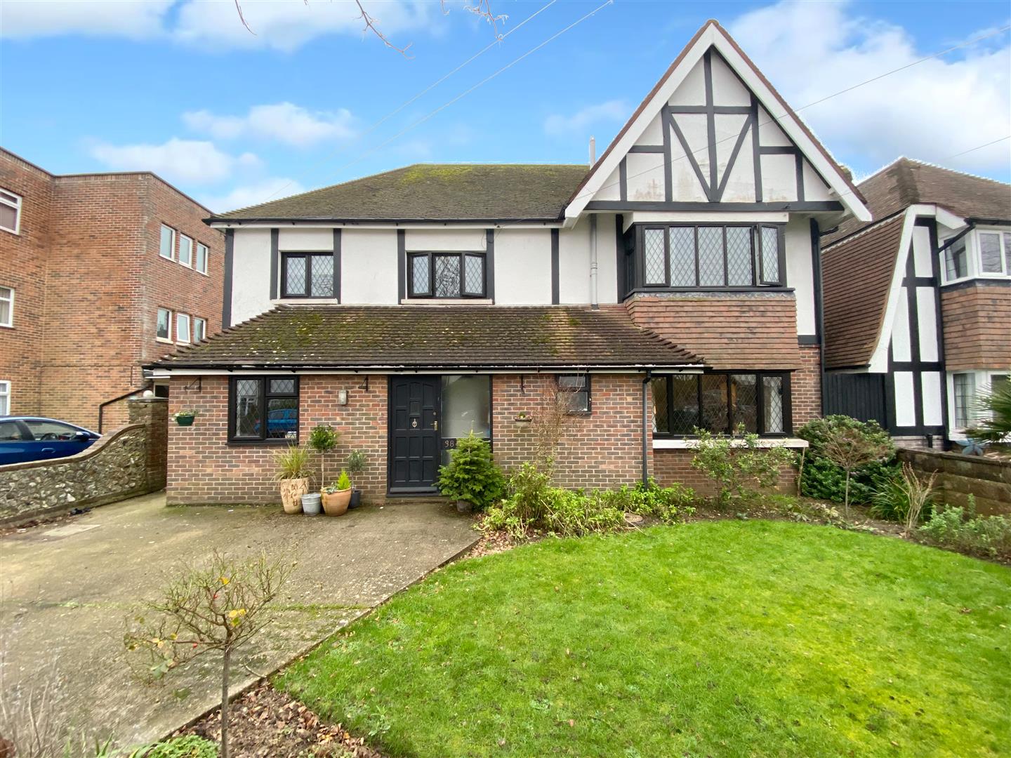 Property in Hythe Road, Worthing, West Sussex, BN11 5DF