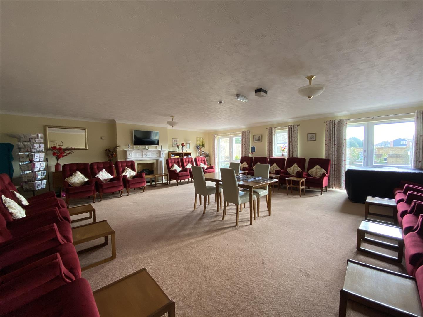 Property in Goring Road, GoringBySea, Worthing, West Sussex, BN12 4PW