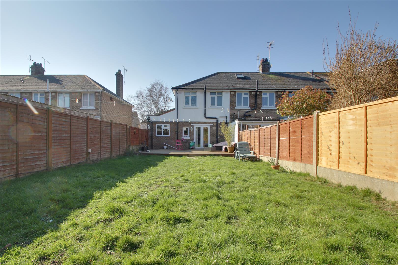 Property in St. Andrews Road, Worthing, West Sussex, BN13 1HN