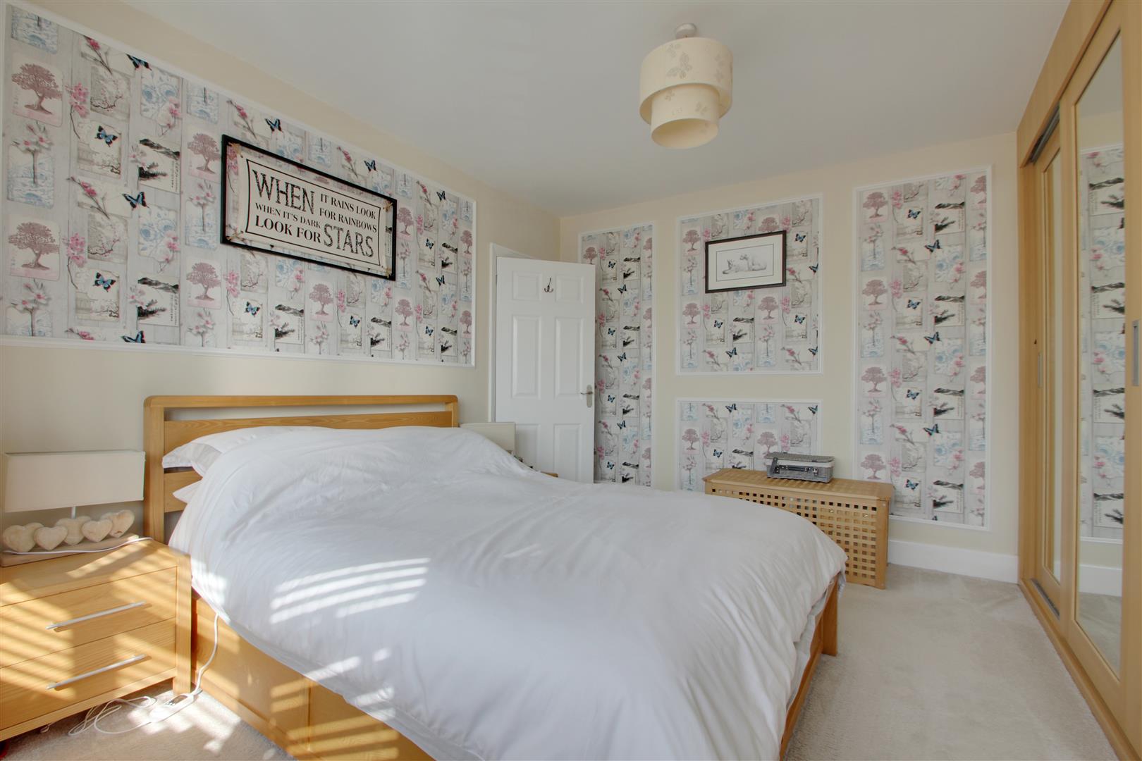 Property in Broomfield Avenue, Worthing, West Sussex, BN14 7SB