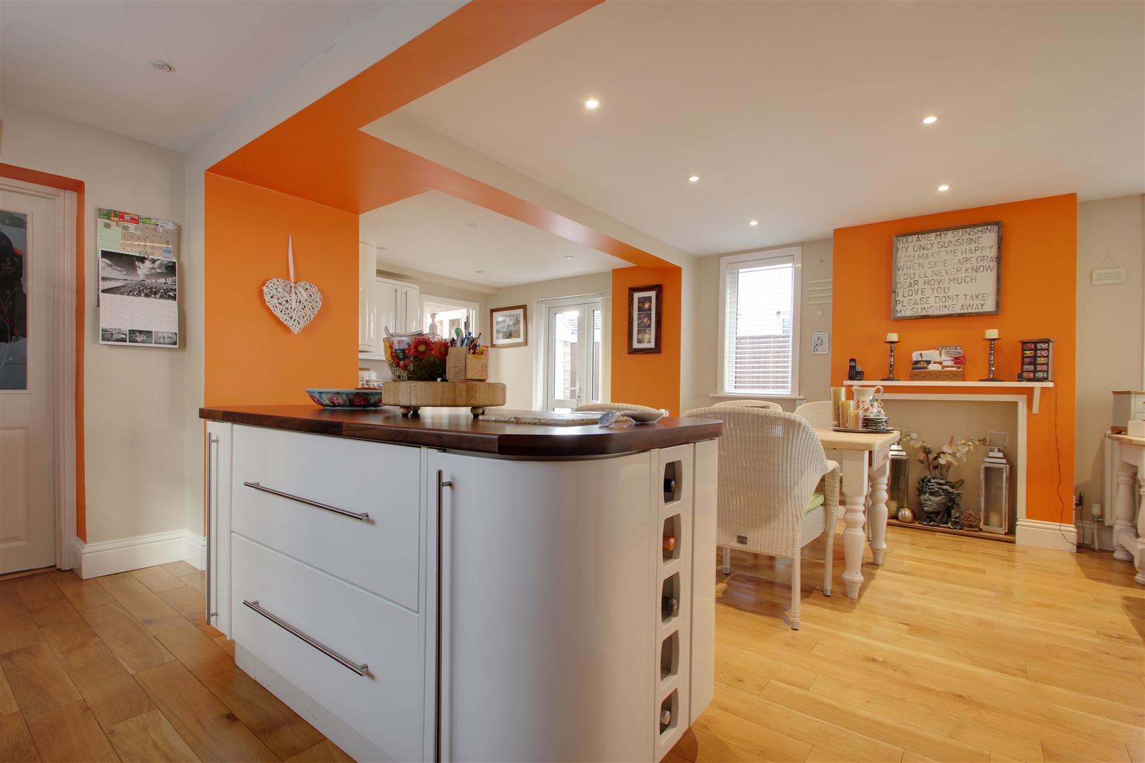 Property in Broomfield Avenue, Worthing, West Sussex, BN14 7SB