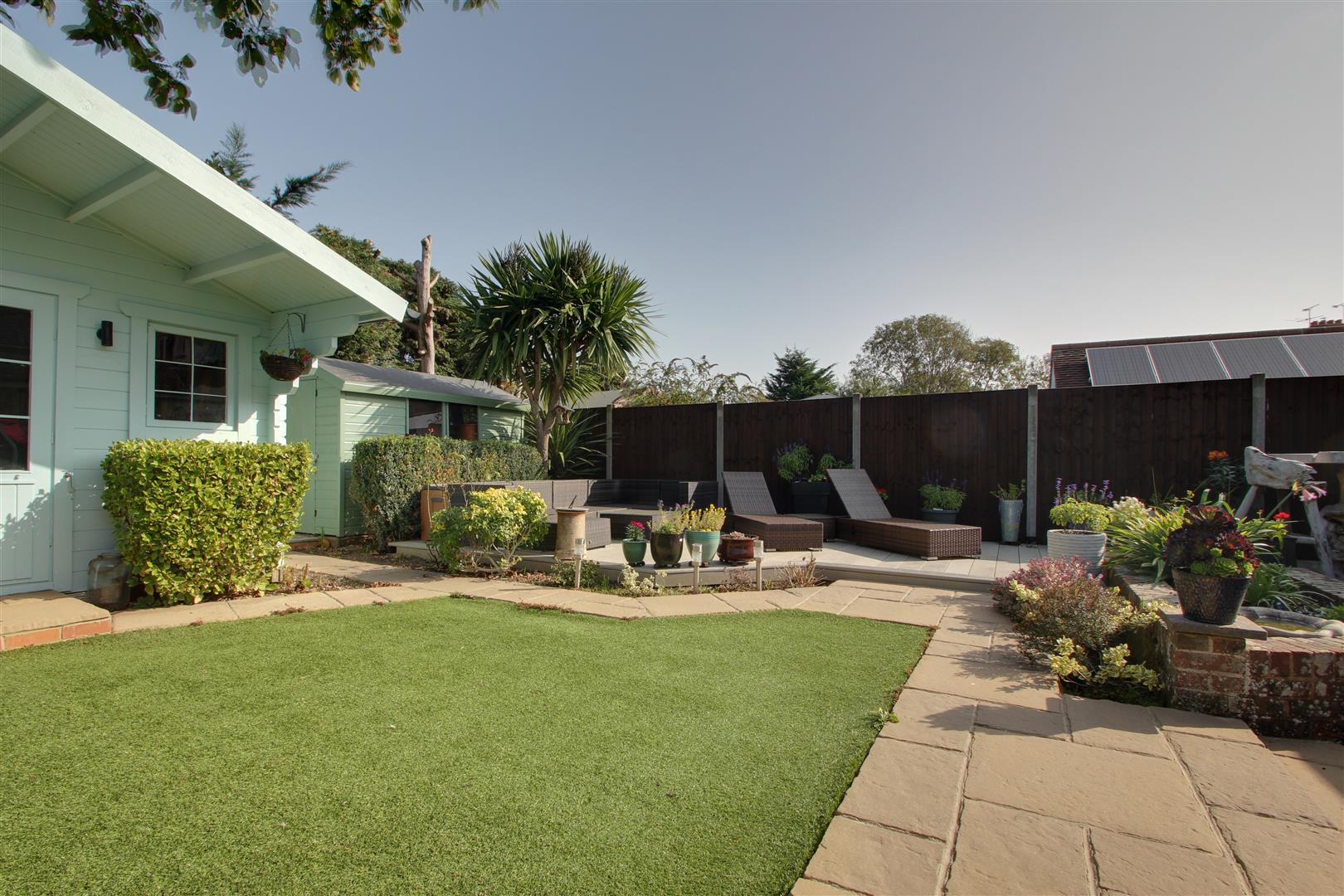 Property in Broomfield Avenue, Worthing, West Sussex, BN14 7SB