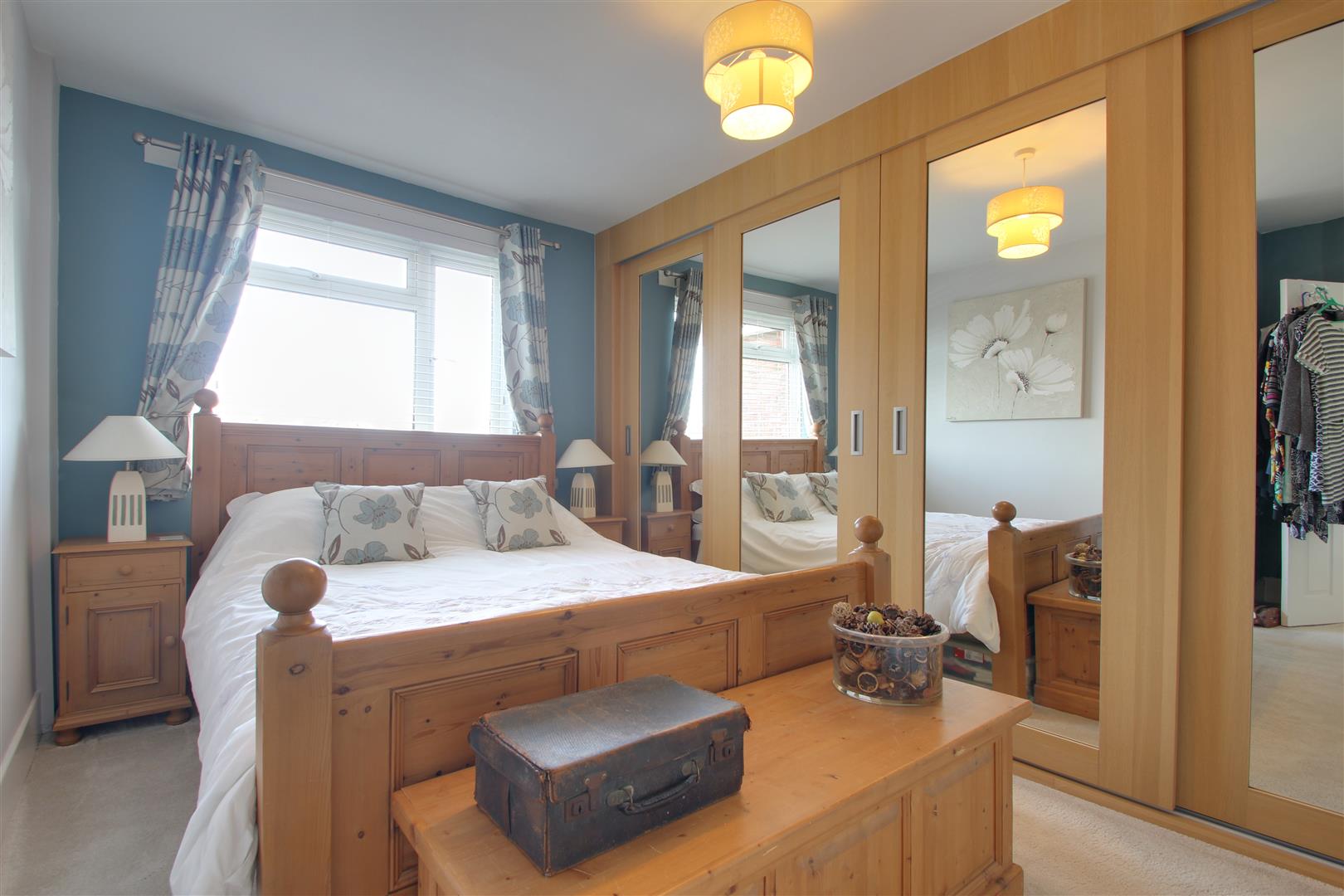 Property in Broomfield Avenue, Worthing, West Sussex, BN14 7SB