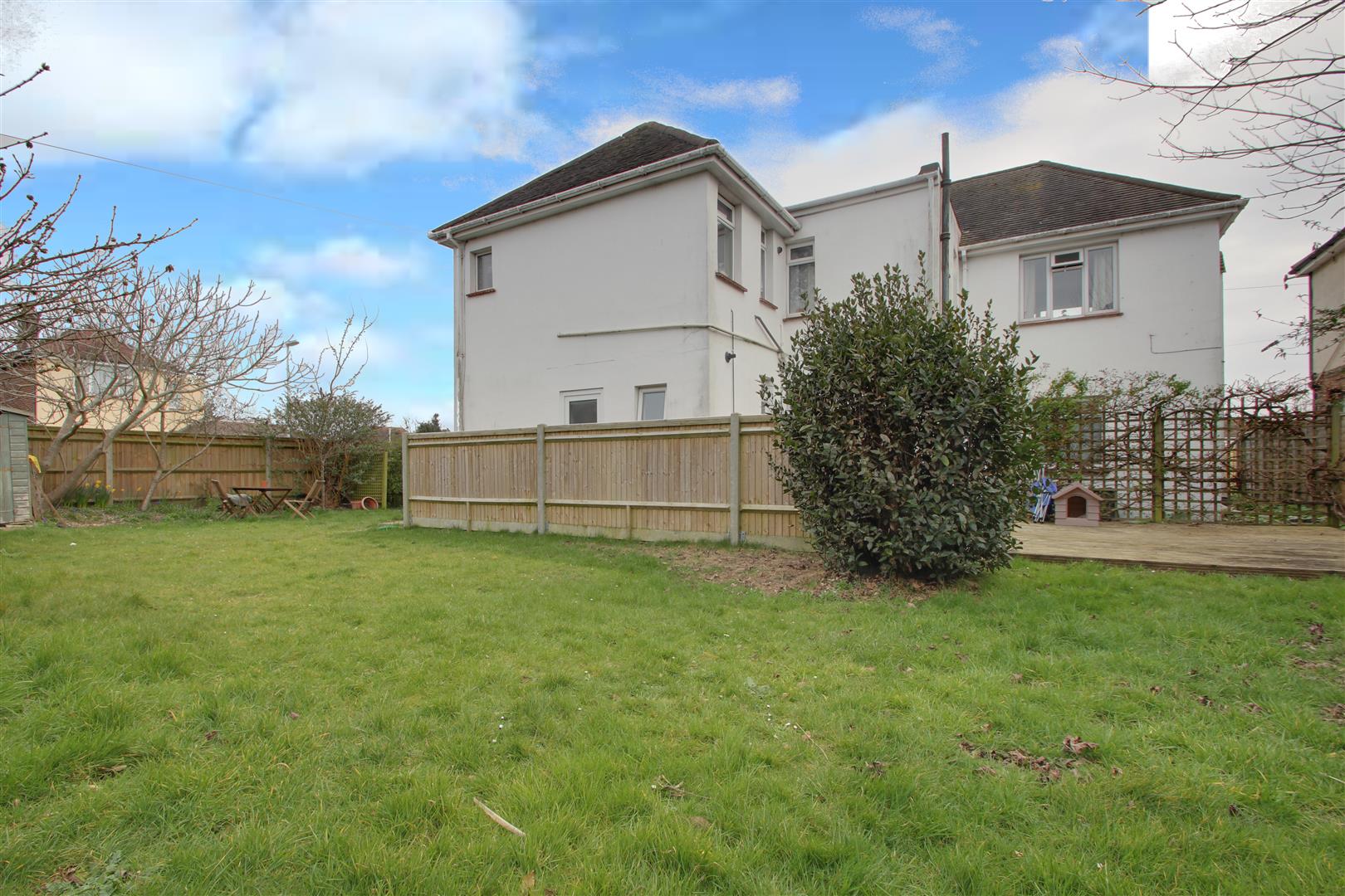 Property in St. Wilfreds Road, Worthing, West Sussex, BN14 8BA