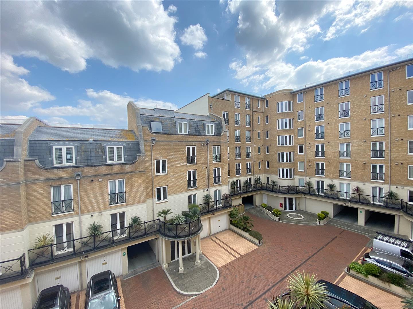 Property in Steyne Gardens, Worthing, West Sussex, BN11 3DW