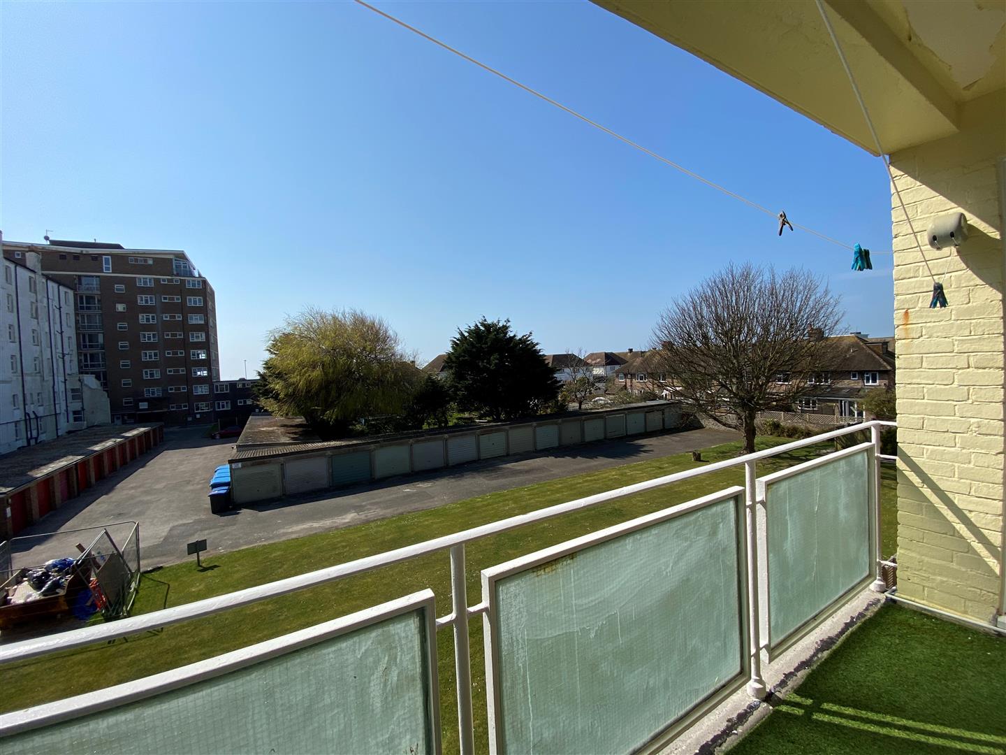 Property in Hythe Road, Worthing, West Sussex, BN11 5DQ