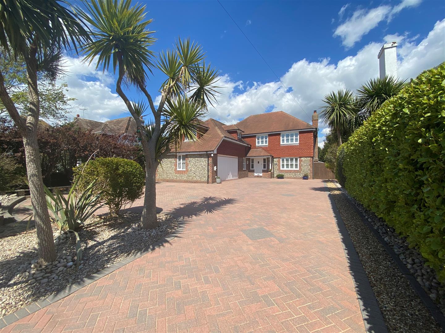 Property in Grange Park, Ferring, Worthing, West Sussex, BN12 5LS