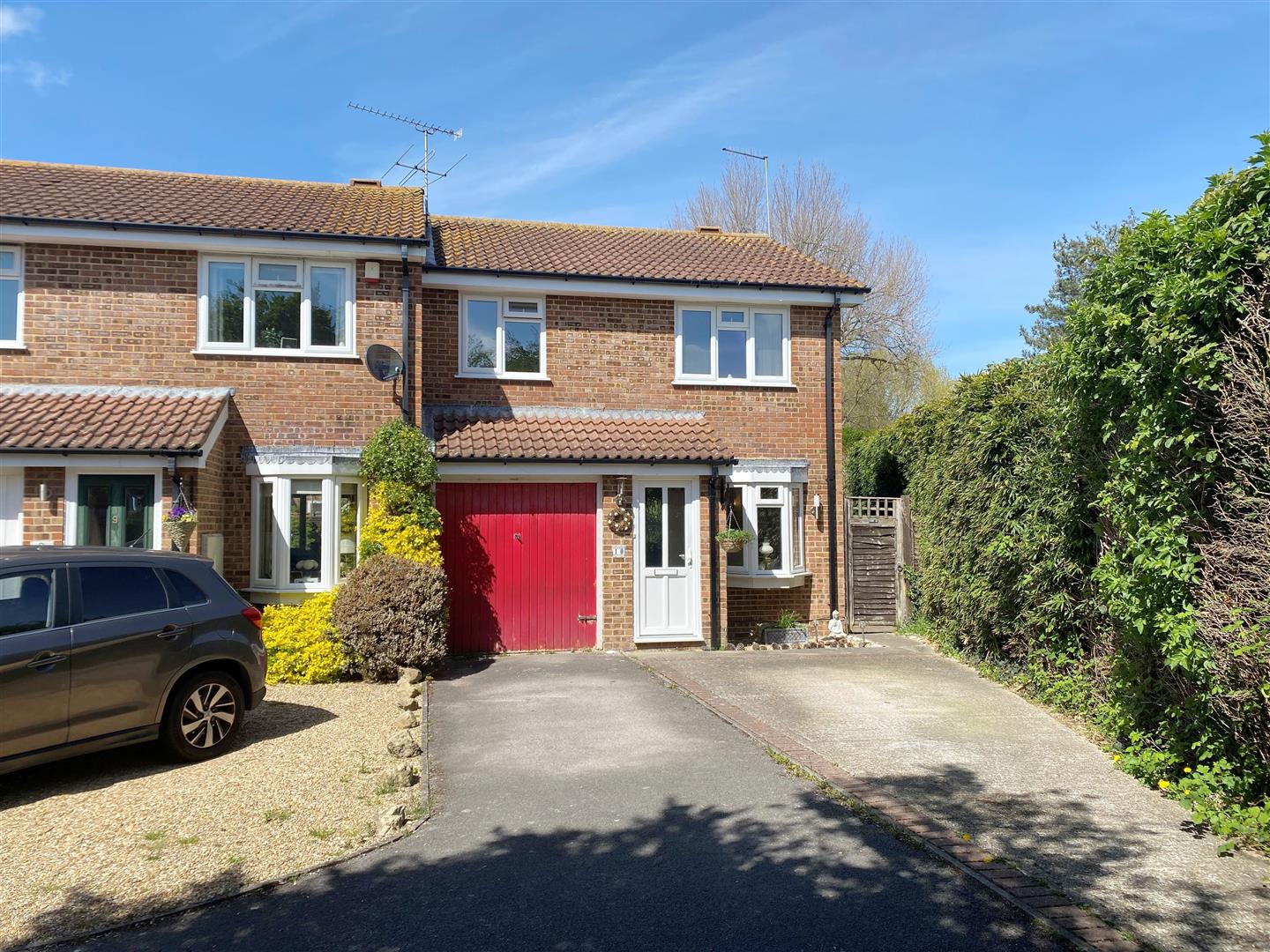 Property in Kingfisher Close, Worthing, BN13 2TX