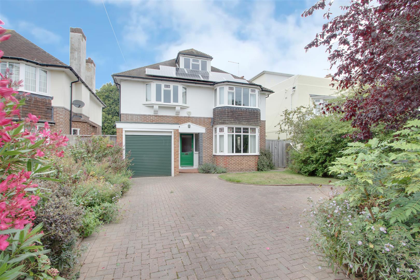 Property in West Park Lane, GoringBySea, Worthing, West Sussex, BN12 4ER