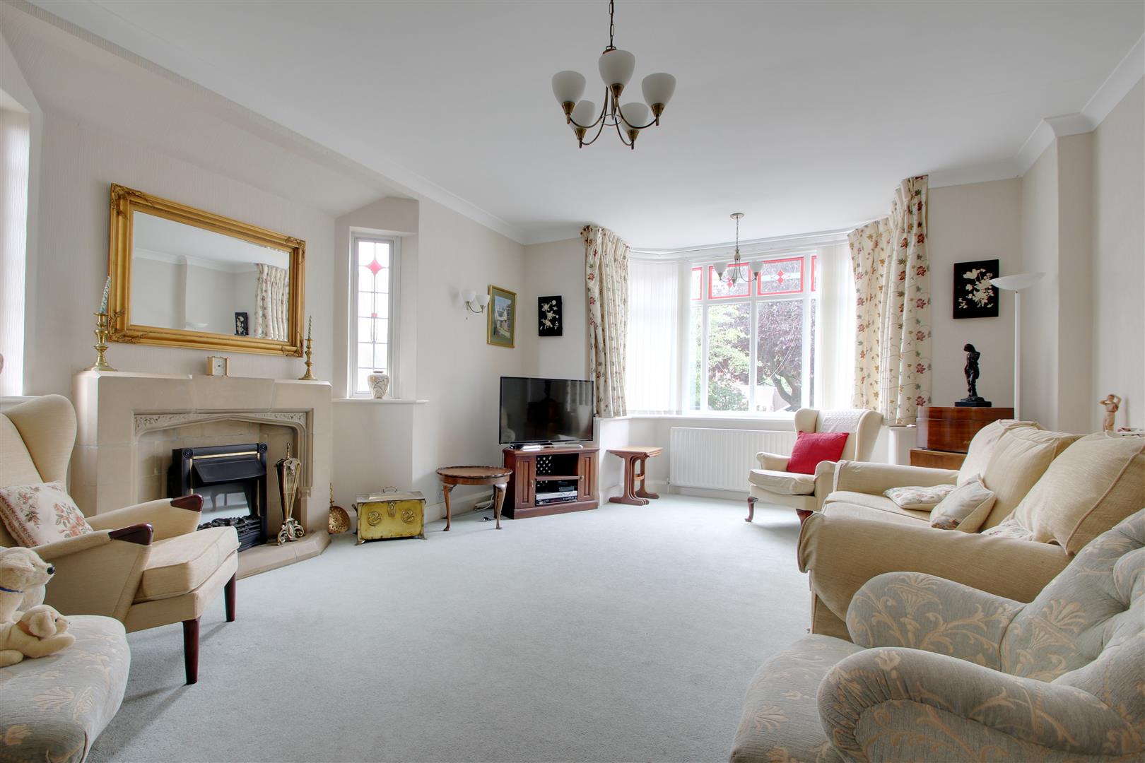 Property in West Park Lane, GoringBySea, Worthing, West Sussex, BN12 4ER