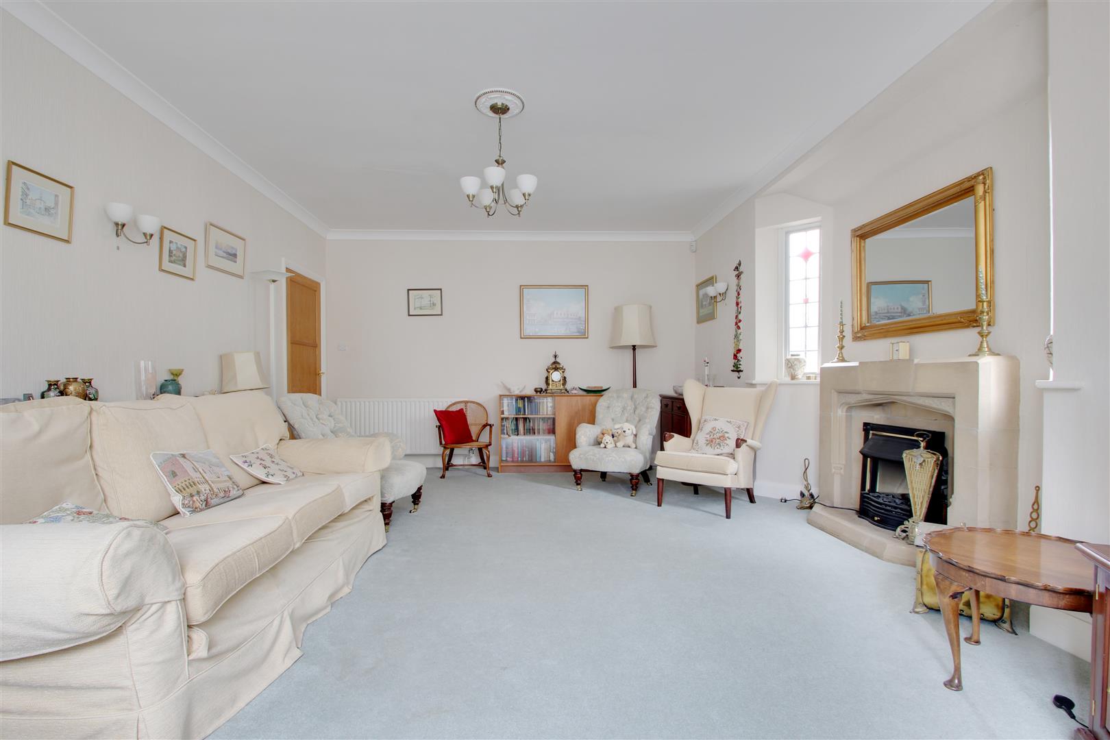 Property in West Park Lane, GoringBySea, Worthing, West Sussex, BN12 4ER