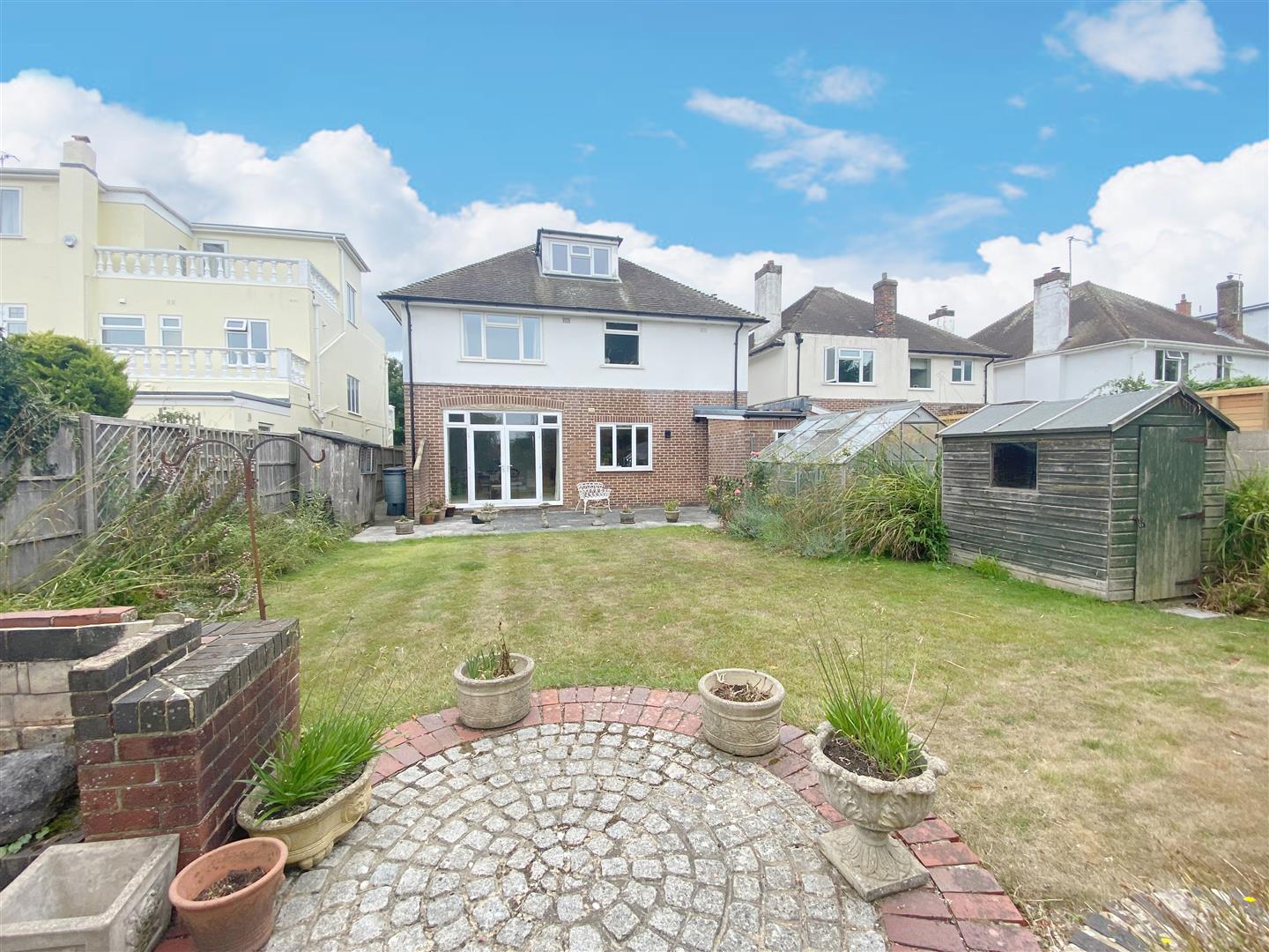 Property in West Park Lane, GoringBySea, Worthing, West Sussex, BN12 4ER