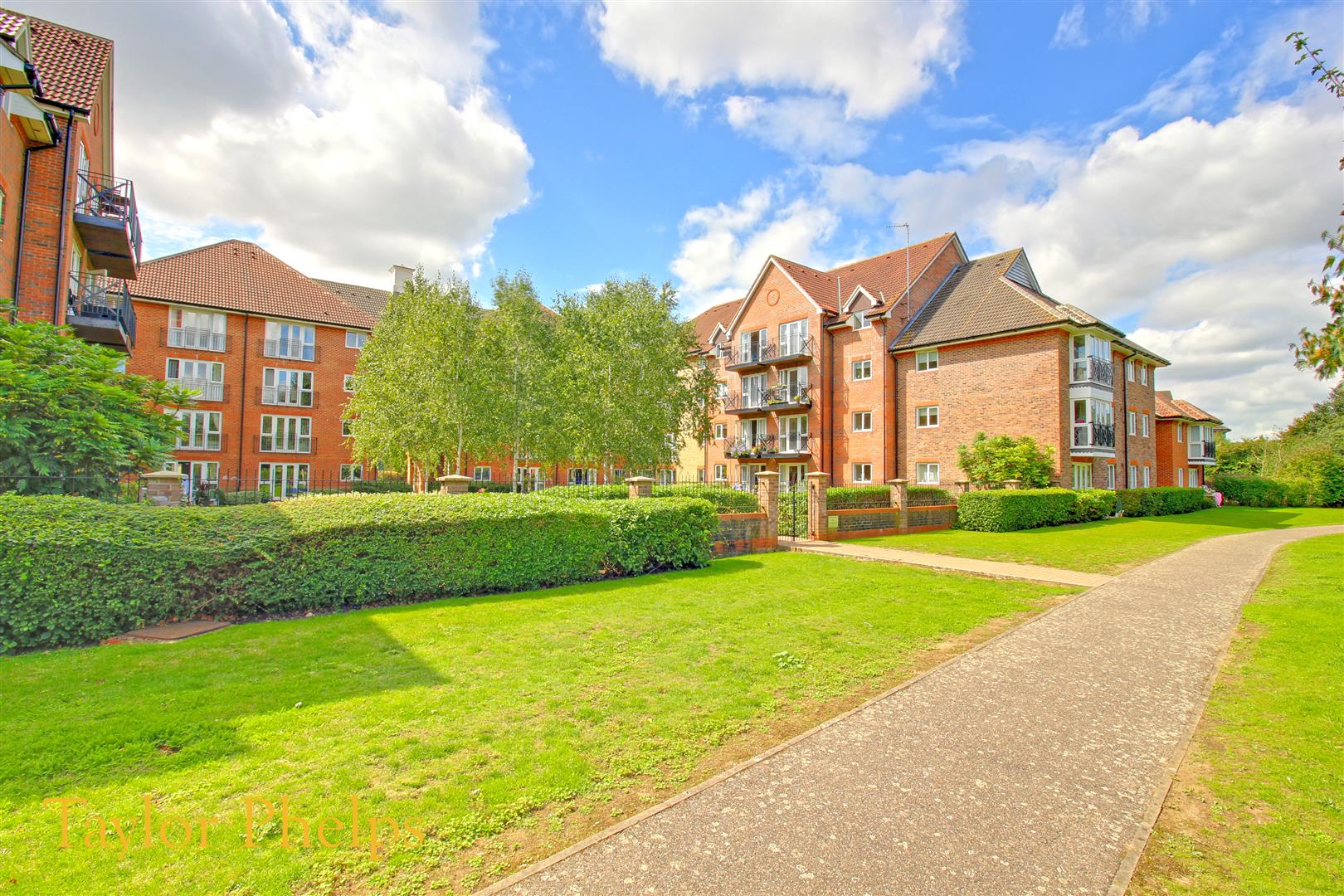Property in Sommers Court, Ware, Hertfordshire, SG12 9FQ