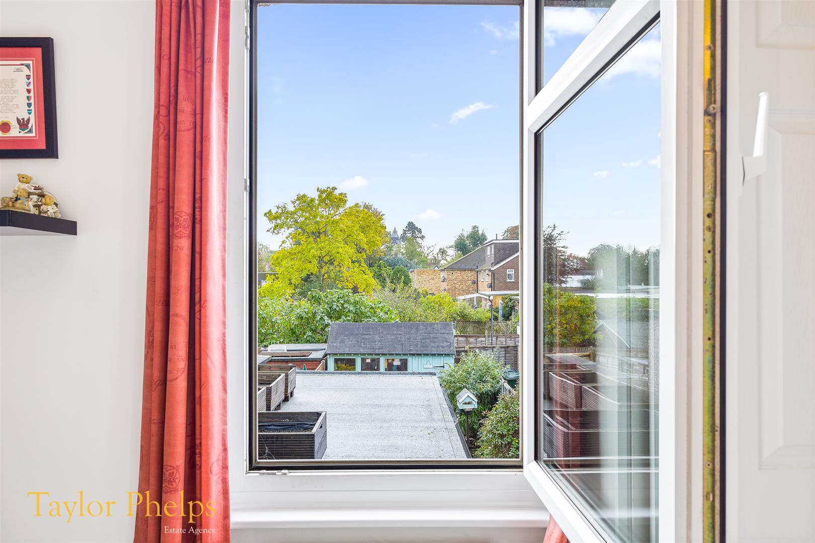 Property in Dewhurst Road, Cheshunt, Cheshunt Waltham Cross