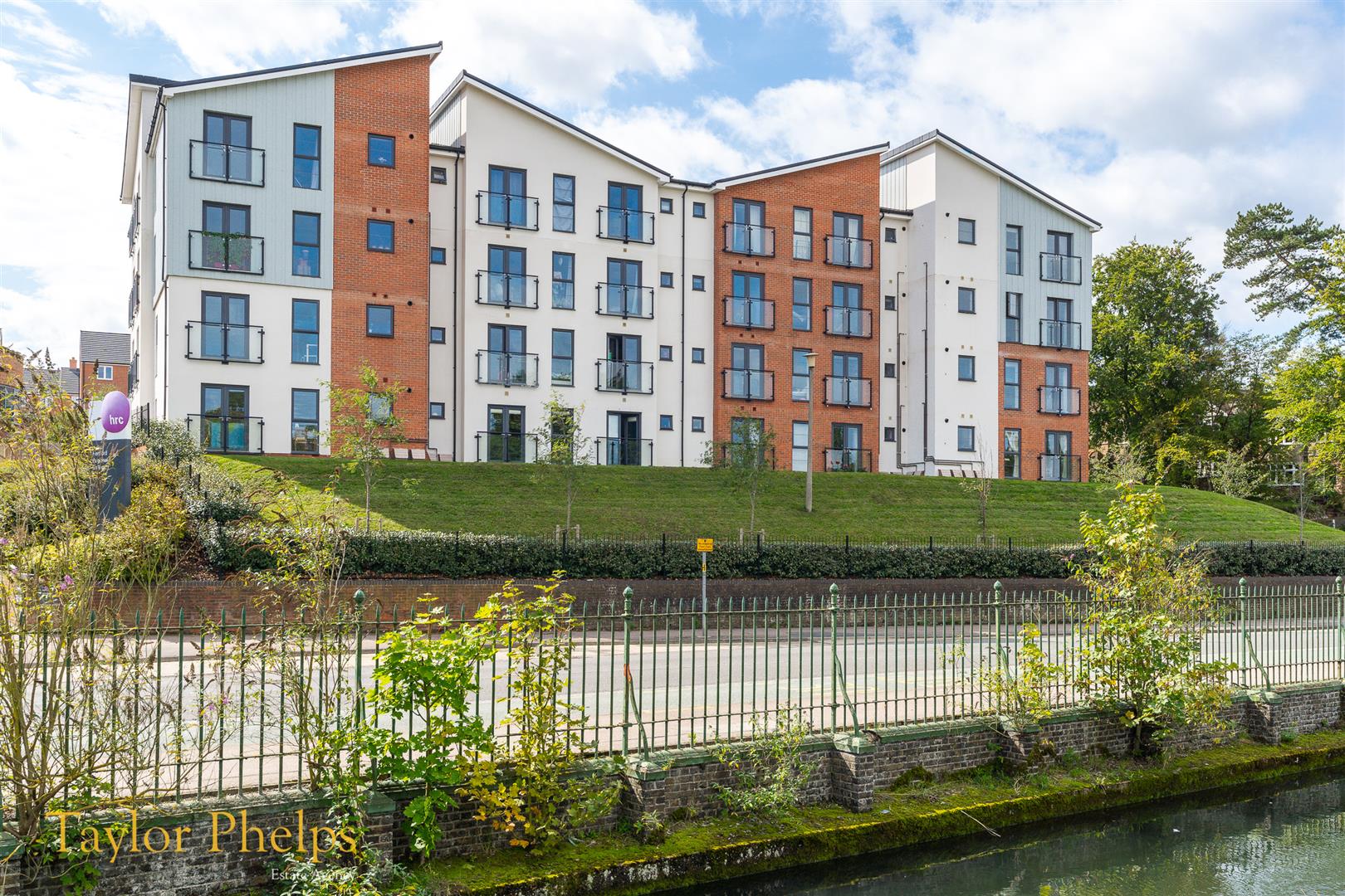 Railway View, Ware, SG12 9JR