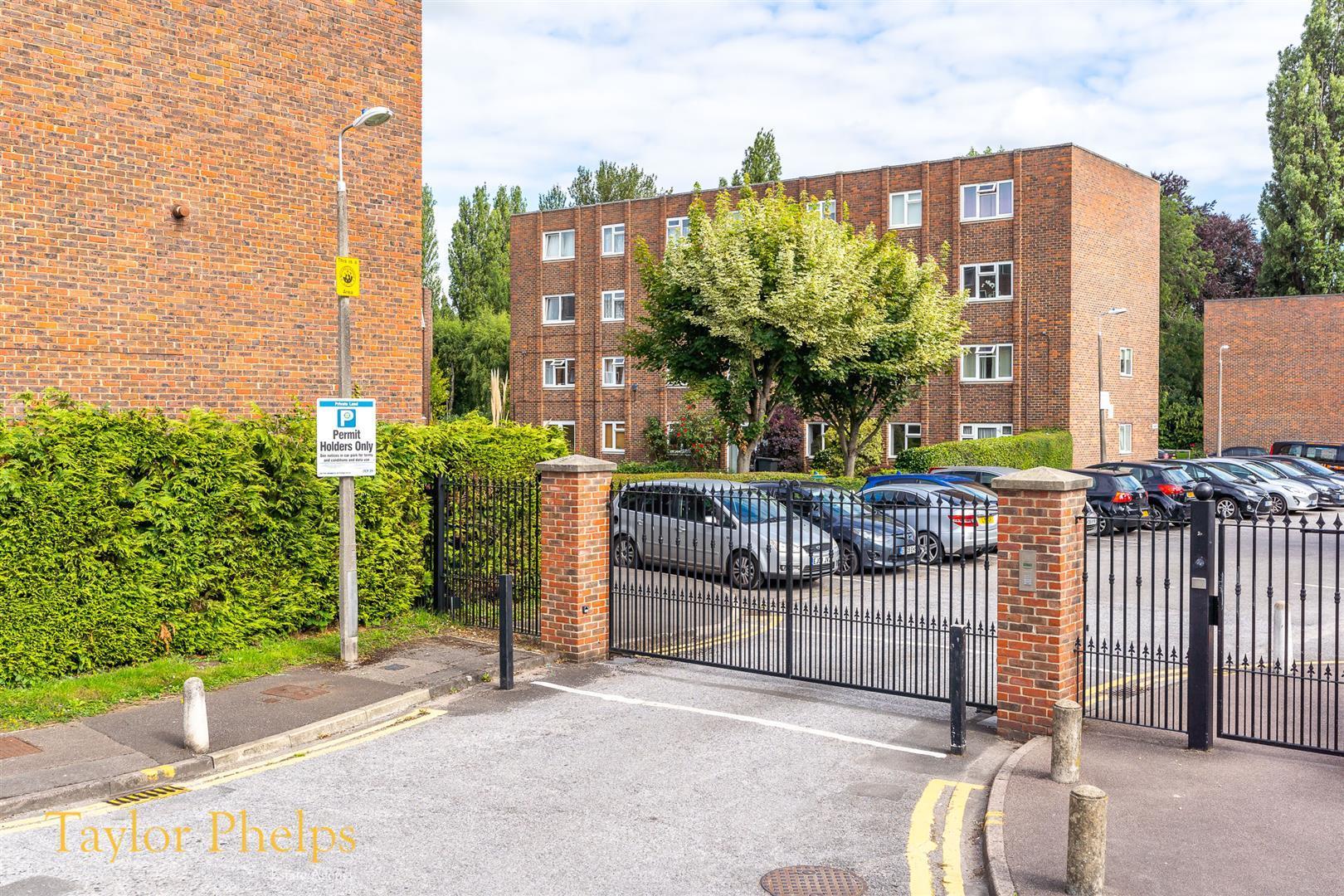 Broadmeads, Ware, SG12 9HT