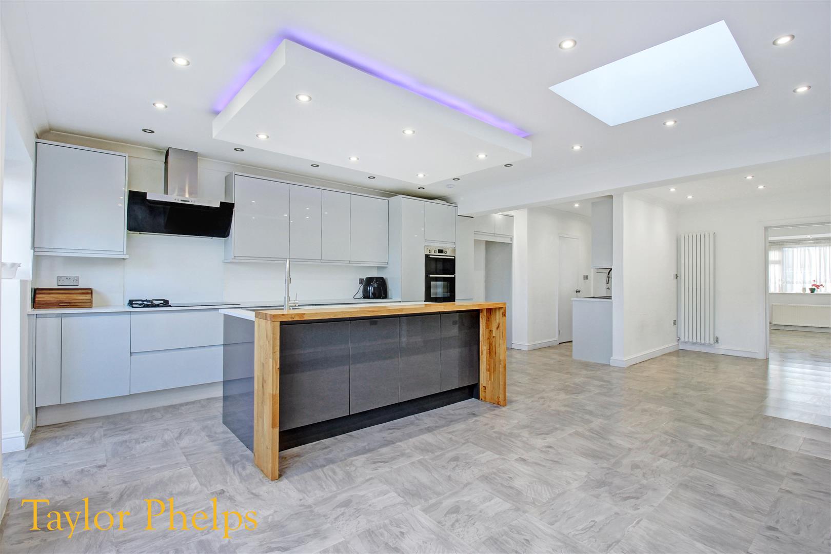 Churchgate, Cheshunt Waltham Cross, EN8 9DZ