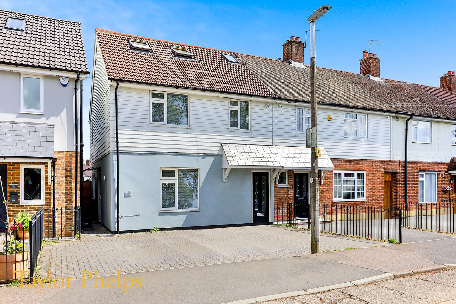 Property in Hargreaves Avenue, Cheshunt, Cheshunt Waltham Cross, Hertfordshire, EN7 5BD