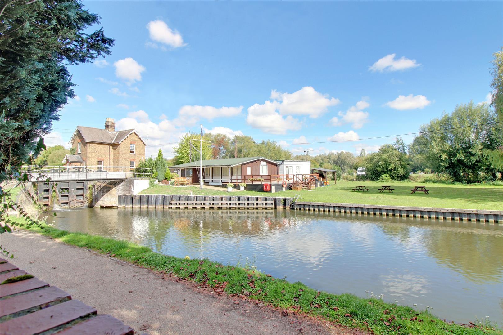 Property in River Meads, Stanstead Abbotts, Stanstead Abbotts Ware