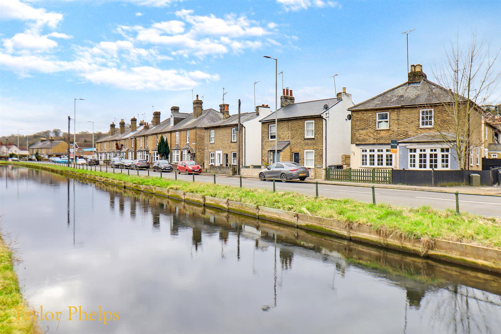 London Road, Ware, SG12 9LY