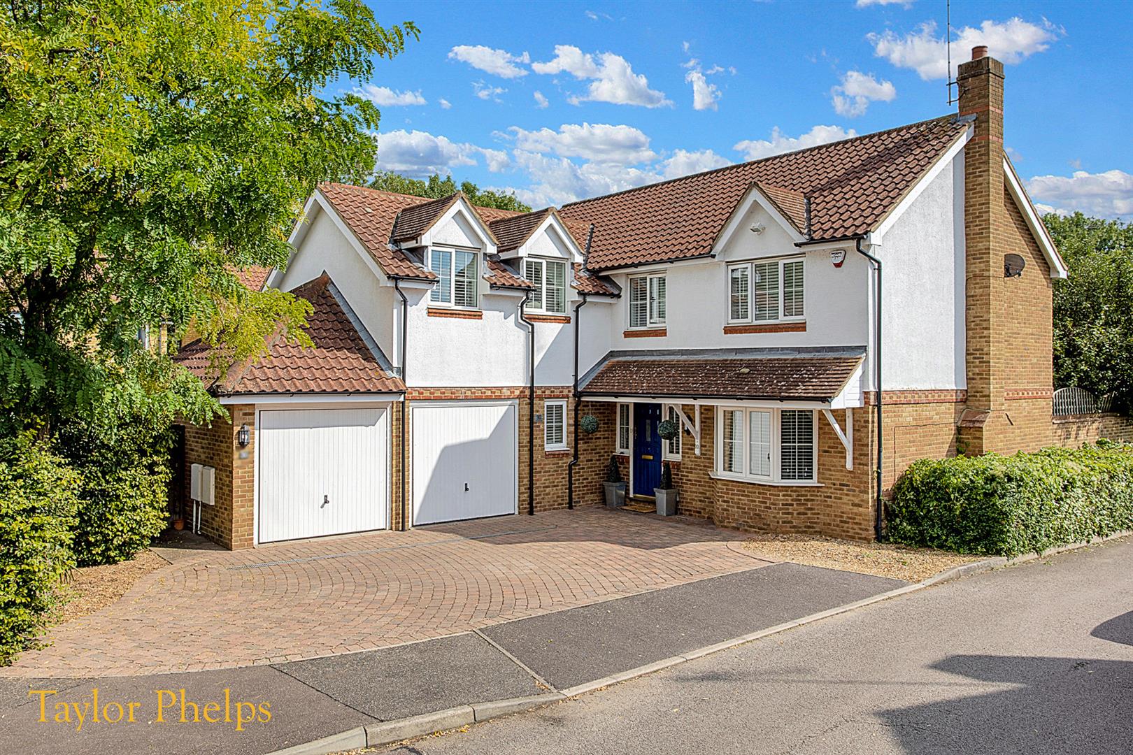 Yearling Close, Great Amwell Ware, SG12 9XP