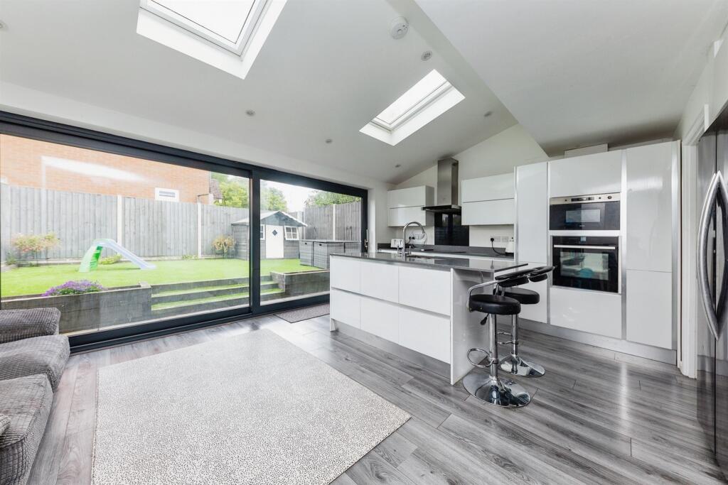 Martins Drive, Hertford, SG13 7TA