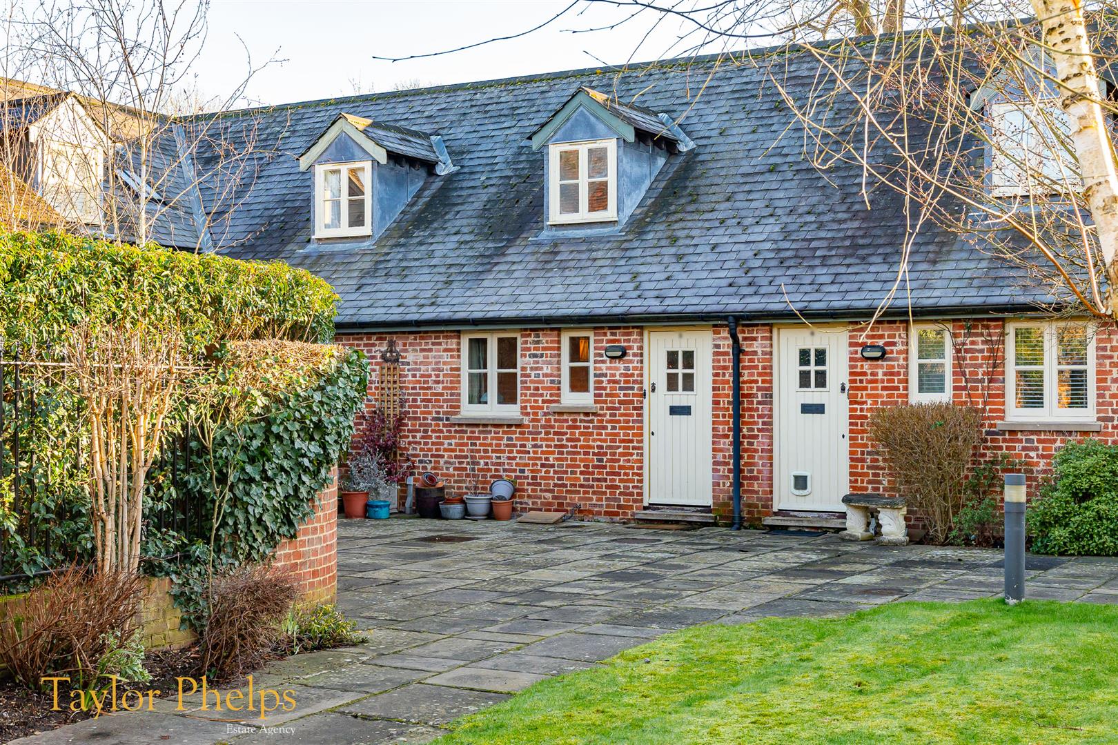 The Courtyard, Hertingfordbury, Hertford, SG14 2SD