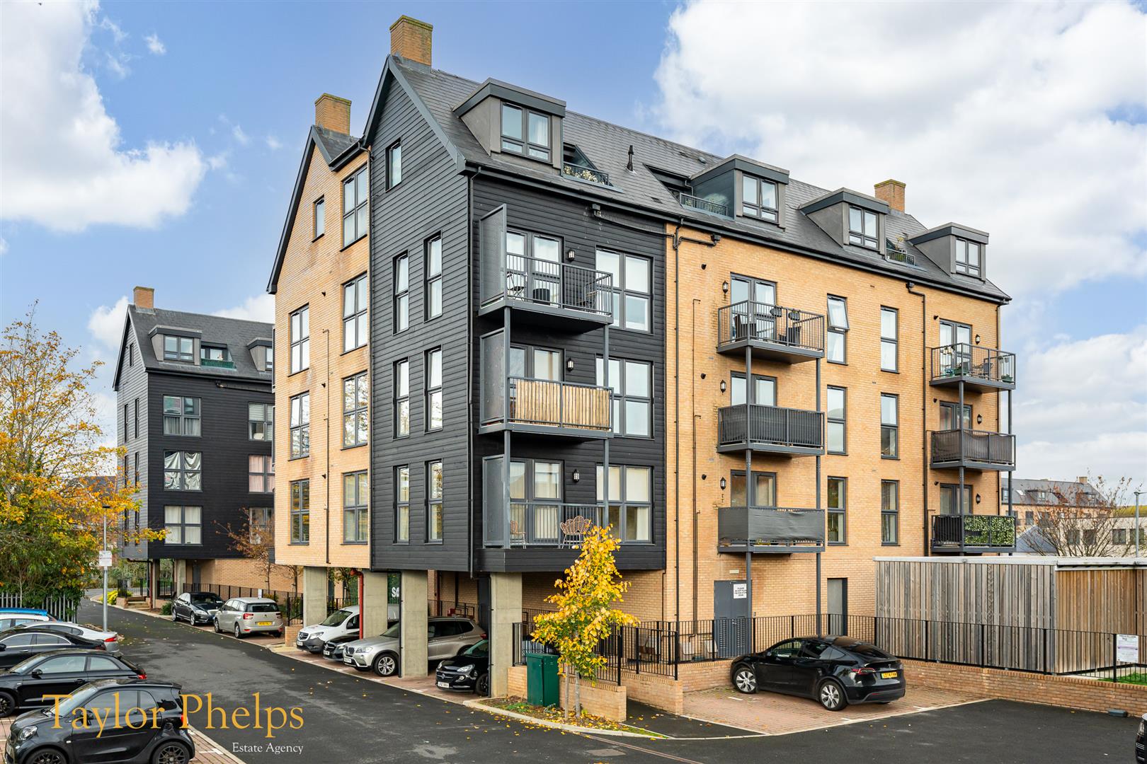 Coddington Close, Ware, SG12 9FN